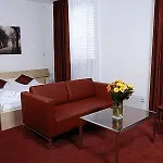Ruby Blue Otel
